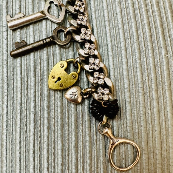 Fossil Brand Pad Lock & Key Charm Bracelet 7-8 inches clasp to clasp - Picture 5 of 11
